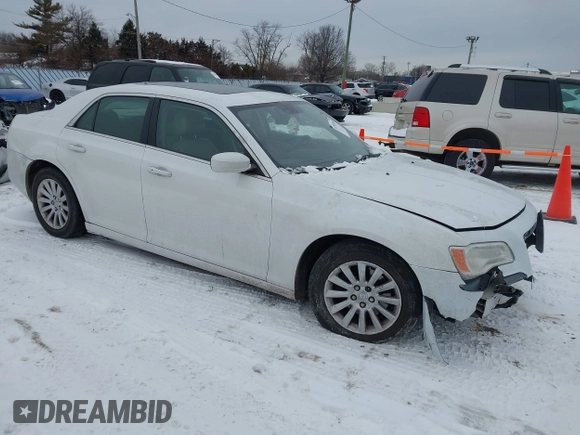 2013 Chrysler 300 z VIN 2C3CCAAG5DH743393, wystawiony jako IAAI lot #41585284 z przebiegiem 134 429 mil mil oraz . Historia ofert i sprzedaży dostępna na DreamBid. Obrazek 1.