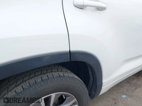 2015 Toyota Highlander XLE z VIN 5TDKKRFH0FS076120, wystawiony jako IAAI lot #42131646 z przebiegiem 117 623 mil mil oraz . Historia ofert i sprzedaży dostępna na DreamBid. Obrazek 21.