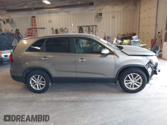 2015 Kia Sorento LX with VIN 5XYKTCA68FG640609, listed as a IAAI auction lot 41902622 with 140,514 mi miles. Bid and sale history available at carsss.com. Image 13.