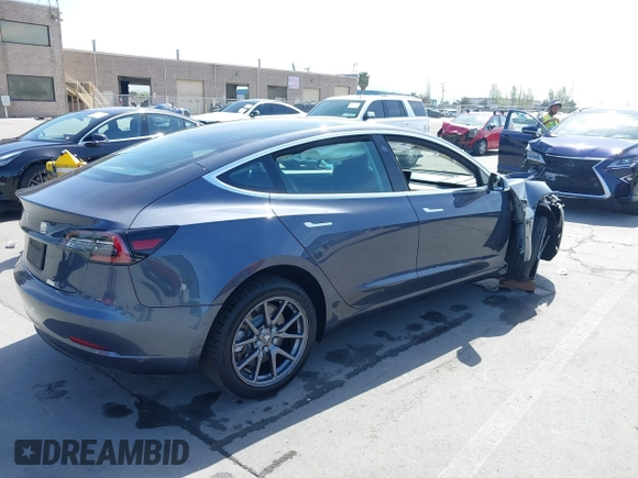 2020 Tesla Model 3 Standard Range Plus z VIN 5YJ3E1EA6LF703159, wystawiony jako IAAI lot #42099718 z przebiegiem 30 175 mil mil oraz . Historia ofert i sprzedaży dostępna na DreamBid. Obrazek 4.