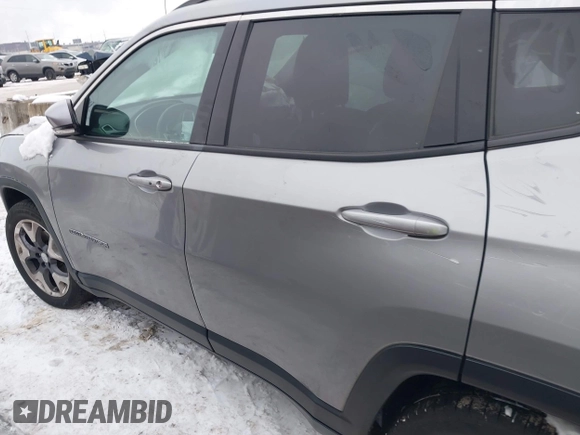2019 Jeep Compass Limited with VIN 3C4NJCCB0KT819355, listed as a IAAI auction lot 41304561 with 69,892 mi miles. Bid and sale history available at carsss.com. Image 14.
