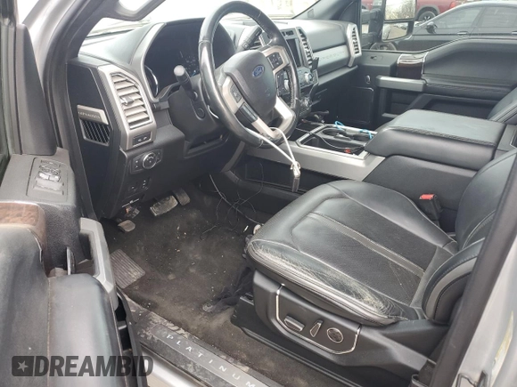 2017 Ford F-250 Lariat z VIN 1FT7W2BT9HEB39980, wystawiony jako Copart lot #81118924 z przebiegiem 135 471 mil mil oraz Szkoda całkowita • Salvage title. Historia ofert i sprzedaży dostępna na DreamBid. Obrazek 8.