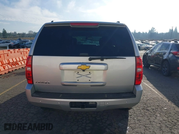 2014 Chevrolet Tahoe LT z VIN 1GNSKBE04ER197644, wystawiony jako IAAI lot #41322255 z przebiegiem 127 142 mil mil oraz . Historia ofert i sprzedaży dostępna na DreamBid. Obrazek 16.