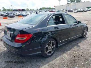 2012 Mercedes-Benz C 250 Sport z VIN WDDGF4HB9CA653814, wystawiony jako IAAI lot #42300963 z przebiegiem 149 262 mil mil oraz . Historia ofert i sprzedaży dostępna na DreamBid. Obrazek 4.