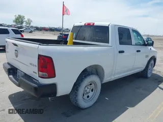 2017 Ram 1500 Express z VIN 1C6RR7KG1HS820322, wystawiony jako IAAI lot #42192578 z przebiegiem 155 574 mil mil oraz . Historia ofert i sprzedaży dostępna na DreamBid. Obrazek 4.