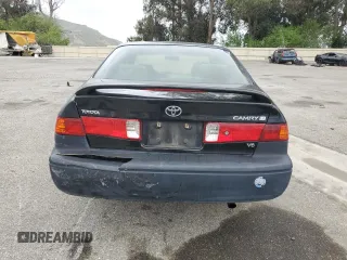 2000 Toyota Camry LE z VIN 4T1BF22K9YU949936, wystawiony jako Copart lot #54782815 z przebiegiem 239 139 mil mil oraz Szkoda całkowita • Salvage title. Historia ofert i sprzedaży dostępna na DreamBid. Obrazek 6.
