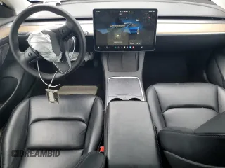 2022 Tesla Model 3 z VIN 5YJ3E1EAXNF190873, wystawiony jako Copart lot #59681145 z przebiegiem Nie podano mil oraz Szkoda całkowita • Salvage title. Historia ofert i sprzedaży dostępna na DreamBid. Obrazek 8.