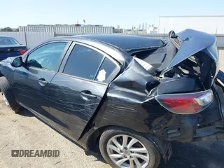 2012 Mazda 3 i Touring z VIN JM1BL1V84C1608512, wystawiony jako IAAI lot #42441391 z przebiegiem 167 292 mil mil oraz . Historia ofert i sprzedaży dostępna na DreamBid. Obrazek 15.