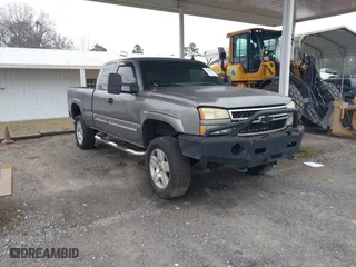 2006 Chevrolet Silverado 1500 LT2 with VIN 1GCEK19BX6Z188783, listed as a IAAI auction lot 41635021 with 238,312 mi miles. Bid and sale history available at carsss.com. Image 1.