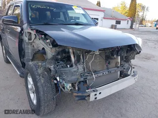 2017 Toyota 4Runner SR5 with VIN JTEBU5JR2H5415869, listed as a IAAI auction lot 40962324 with 104,143 mi miles. Bid and sale history available at carsss.com. Image 6.