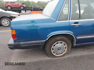 1987 Volvo 740 with VIN YV1FX8845H1175324, listed as a IAAI auction lot 42076862 with 371,211 mi miles. Bid and sale history available at carsss.com. Image 14.