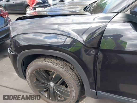 2018 Volkswagen Atlas SE with VIN 1V2DP2CA6JC600310, listed as a IAAI auction lot 42256570 with 29,912 mi miles and . Bid and sale history available at DreamBid. Image 19.