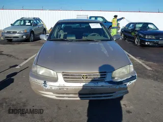 1998 Toyota Camry LE z VIN JT2BG22K3W0151088, wystawiony jako IAAI lot #41429977 z przebiegiem 435 394 mil mil oraz . Historia ofert i sprzedaży dostępna na DreamBid. Obrazek 12.