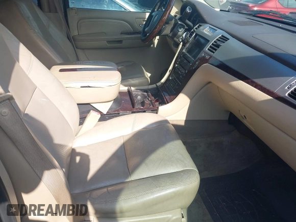 2009 Cadillac Escalade ESV с VIN 1GYFK26279R270175, выставлен на аукционе IAAI как лот 42349456 с пробегом 189 172 миль миль и . История ставок и продаж доступна на DreamBid. Изображение 5.