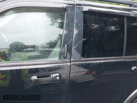 2005 Ford Explorer XLT with VIN 1FMDU73E65UA51729, listed as a IAAI auction lot 42242899 with 202,084 mi miles and . Bid and sale history available at DreamBid. Image 14.