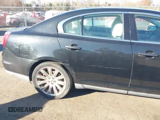 2011 Lincoln MKS EcoBoost z VIN 1LNHL9FT1BG608776, wystawiony jako IAAI lot #40822634 z przebiegiem 117 458 mil mil oraz . Historia ofert i sprzedaży dostępna na DreamBid. Obrazek 13.