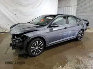 2025 Volkswagen Jetta SE z VIN 3VW7X7BU9SM012969, wystawiony jako Copart lot #64415635 z przebiegiem 23 484 mil mil oraz Nie do naprawy • Non repairable. Historia ofert i sprzedaży dostępna na DreamBid. Obrazek 1.