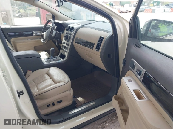 2008 Lincoln MKX with VIN 2LMDU88C78BJ33271, listed as a IAAI auction lot 42205460 with 148,146 mi miles and . Bid and sale history available at DreamBid. Image 5.