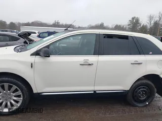 2013 Lincoln MKX with VIN 2LMDJ8JK8DBL23732, listed as a IAAI auction lot 41670920 with 103,782 mi miles. Bid and sale history available at carsss.com. Image 14.