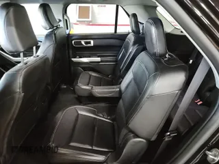 2023 Ford Explorer XLT z VIN 1FMSK8DH3PGB14248, wystawiony jako IAAI lot #42842415 z przebiegiem 32 092 mil mil oraz . Historia ofert i sprzedaży dostępna na DreamBid. Obrazek 7.