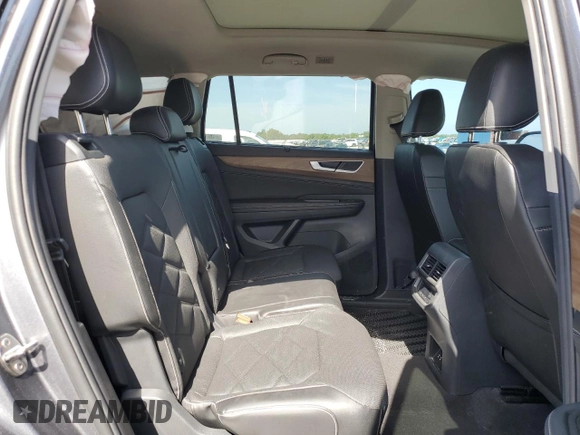 2024 Volkswagen Atlas SE with VIN 1V2JR2CA3RC570756, listed as a Copart auction lot 53936465 with 7,956 mi miles and Salvage title. Bid and sale history available at DreamBid. Image 11.