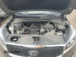 2017 Kia Sorento LX z VIN 5XYPG4A33HG329565, wystawiony jako Copart lot #56871105 z przebiegiem 92 652 mil mil oraz Szkoda całkowita • Salvage title. Historia ofert i sprzedaży dostępna na DreamBid. Obrazek 11.