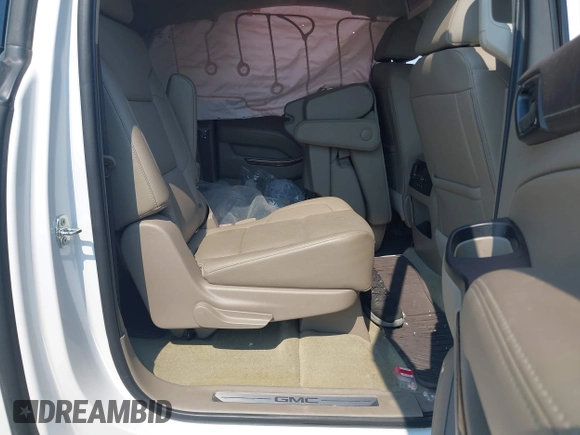 2017 GMC Yukon XL SLT with VIN 1GKS2GKC8HR384902, listed as a IAAI auction lot 39649419 with 27,260 mi miles. Bid and sale history available at carsss.com. Image 8.