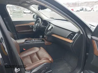 2018 Volvo XC90 Inscription with VIN YV4A22PL1J1320222, listed as a IAAI auction lot 41002251 with 137,523 mi miles. Bid and sale history available at carsss.com. Image 5.