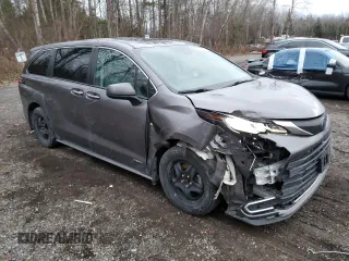 2021 Toyota Sienna XLE with VIN 5TDGSKFC9MS020952, listed as a Copart auction lot 82674544 with 71,333 mi miles and Salvage Title. Bid and sale history available at carsss.com. Image 4.