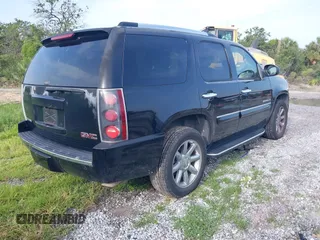 2007 GMC Yukon Denali z VIN 1GKFK63867J169635, wystawiony jako IAAI lot #42423794 z przebiegiem 401 958 mil mil oraz . Historia ofert i sprzedaży dostępna na DreamBid. Obrazek 4.