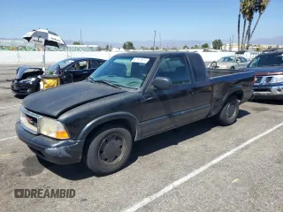 2002 GMC Sonoma SLS with VIN 1GTCS195328178095, listed as a Copart auction lot 67112874 with 167,423 mi miles and Salvage Title. Bid and sale history available at carsss.com. Image 1.