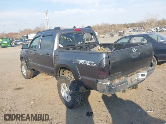 2014 Toyota Tacoma with VIN 3TMLU4EN3EM151545, listed as a IAAI auction lot 41821451 with 261,311 mi miles. Bid and sale history available at carsss.com. Image 3.