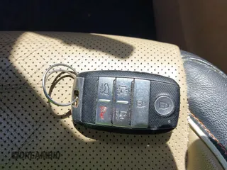 2015 Kia Sedona EX with VIN KNDMC5C19F6018139, listed as a IAAI auction lot 42031165 with 136,484 mi miles. Bid and sale history available at carsss.com. Image 11.