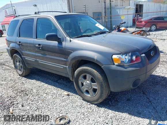 2005 Ford Escape XLS Value with VIN 1FMYU02Z95KC05634, listed as a IAAI auction lot 41888882 with 213,098 mi miles. Bid and sale history available at carsss.com. Image 1.