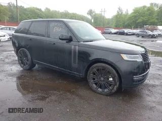 2024 Land Rover Range Rover SE z VIN SALKP9E96RA092327, wystawiony jako IAAI lot #42336138 z przebiegiem 41 600 mil mil oraz . Historia ofert i sprzedaży dostępna na DreamBid. Obrazek 1.