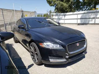 2017 Jaguar XF 35t with VIN SAJBR4BV3HCY33012, listed as a Copart auction lot 82433034 with 107,876 mi miles and Clean Title. Bid and sale history available at carsss.com. Image 4.
