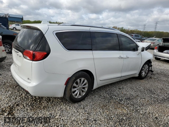 2018 Chrysler Pacifica Touring L with VIN 2C4RC1BG7JR110405, listed as a Copart auction lot 51586665 with 133,114 mi miles and Salvage Title. Bid and sale history available at DreamBid. Image 3.