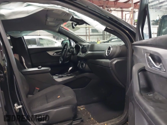 2020 Chevrolet Blazer LT z VIN 3GNKBBRA6LS684129, wystawiony jako IAAI lot #41850800 z przebiegiem 38 631 mil mil oraz . Historia ofert i sprzedaży dostępna na DreamBid. Obrazek 5.