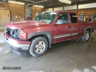 2006 Chevrolet Silverado 1500 LT2 with VIN 1GCEK19B56Z185922, listed as a Copart auction lot 49462175 with 152,117 mi miles and Salvage Title. Bid and sale history available at carsss.com. Image 1.