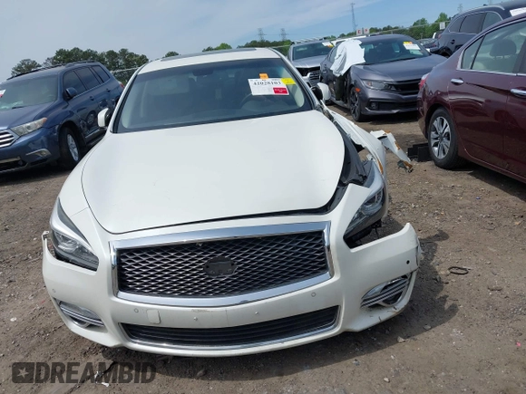 2018 Infiniti Q70 Luxe z VIN JN1BY1PP7JM330399, wystawiony jako IAAI lot #42028103 z przebiegiem 95 527 mil mil oraz . Historia ofert i sprzedaży dostępna na DreamBid. Obrazek 12.