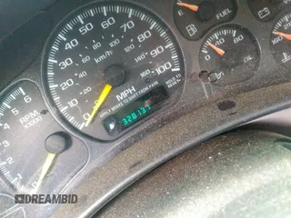 2000 GMC Yukon XL SLT z VIN 3GKEC16T7YG122273, wystawiony jako IAAI lot #42523124 z przebiegiem 328 131 mil mil oraz . Historia ofert i sprzedaży dostępna na DreamBid. Obrazek 7.