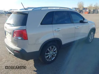 2011 Kia Sorento EX with VIN 5XYKUDA20BG088789, listed as a IAAI auction lot 41885949 with 207,354 mi miles. Bid and sale history available at carsss.com. Image 4.