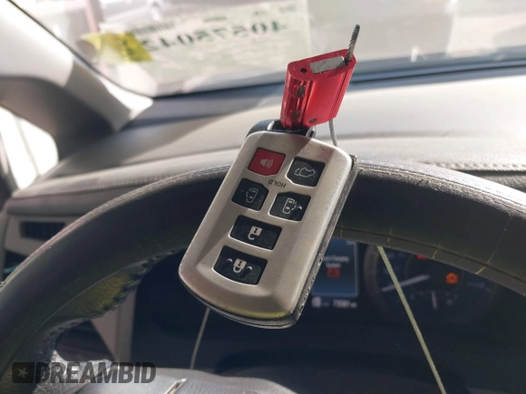 2019 Toyota Sienna XLE Auto Access Seat with VIN 5TDYZ3DC1KS986993, listed as a IAAI auction lot 40575042 with 73,581 mi miles. Bid and sale history available at carsss.com. Image 11.