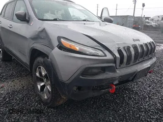 2014 Jeep Cherokee Trailhawk with VIN 1C4PJMBB3EW222747, listed as a IAAI auction lot 41622880 with 183,349 mi miles. Bid and sale history available at carsss.com. Image 6.