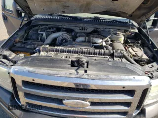 2005 Ford F-250 XL z VIN 1FTSX21P65EA82368, wystawiony jako Copart lot #57249743 z przebiegiem 209 923 mil mil oraz Czysty tytuł • Clean title. Historia ofert i sprzedaży dostępna na DreamBid. Obrazek 11.
