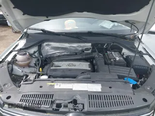 2017 Volkswagen Tiguan S z VIN WVGBV7AX8HK054298, wystawiony jako IAAI lot #42059711 z przebiegiem 89 686 mil mil oraz . Historia ofert i sprzedaży dostępna na DreamBid. Obrazek 10.