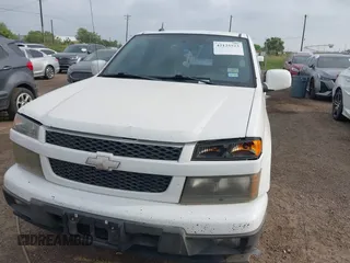 2012 Chevrolet Colorado Work Truck z VIN 1GCESBF90C8125314, wystawiony jako IAAI lot #42125523 z przebiegiem Nie podano mil oraz . Historia ofert i sprzedaży dostępna na DreamBid. Obrazek 12.
