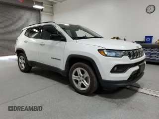 2023 Jeep Compass Latitude with VIN 3C4NJDBN4PT552925, listed as a Copart auction lot 62357335 with 45,924 mi miles and Clean title. Bid and sale history available at DreamBid. Image 4.
