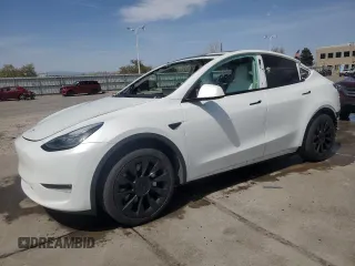 2022 Tesla Model Y Long Range with VIN 7SAYGDEE0NF436885, listed as a Copart auction lot 52101735 with 35,799 mi miles and Salvage Title. Bid and sale history available at carsss.com. Image 1.