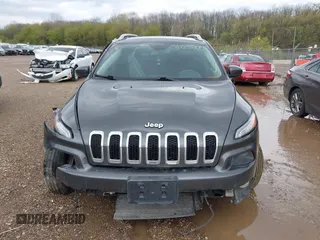 2014 Jeep Cherokee Altitude with VIN 1C4PJMCB2EW181848, listed as a IAAI auction lot 41638004 with 175,813 mi miles. Bid and sale history available at carsss.com. Image 12.